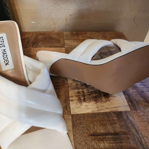 Steve Madden Purse and Heels - Picture 2 of 5